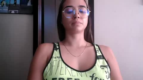 Snapshot of triana_bell chatting on July 6, 2026, 6:10 pm triana_bell online show from July 6, 2026, 6:10 pm