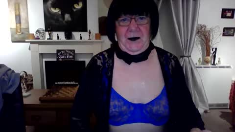Snapshot of trinity1011 chatting on April 6, 2026, 4:10 am trinity1011 online show from April 6, 2026, 4:10 am