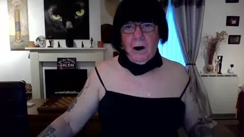 Snapshot of trinity1011 chatting on June 4, 2026, 4:51 am trinity1011 online show from June 4, 2026, 4:51 am