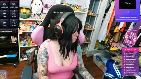 Snapshot of trinitykatze chatting on October 3, 2025, 7:22 pm Trin Kat pet online show from October 3, 2025, 7:22 pm