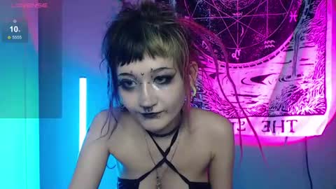 Snapshot of trish_crystal chatting on August 9, 2026, 7:30 pm Trish online show from August 9, 2026, 7:30 pm