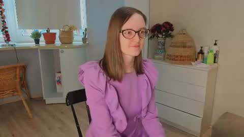 Snapshot of trishdelafontaine chatting on June 10, 2026, 4:34 am Viola online show from June 10, 2026, 4:34 am