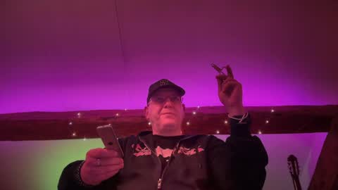 Snapshot of tritonspace chatting on April 22, 2026, 10:33 pm Triton online show from April 22, 2026, 10:33 pm