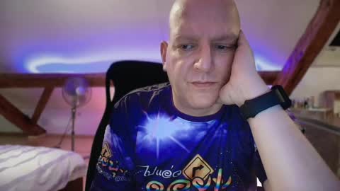 Snapshot of tritonspace chatting on May 5, 2026, 2:41 am Triton online show from May 5, 2026, 2:41 am