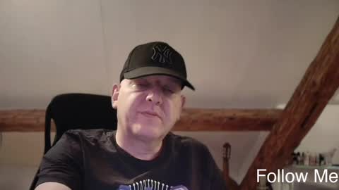Snapshot of tritonspace chatting on May 10, 2026, 10:59 pm Triton online show from May 10, 2026, 10:59 pm
