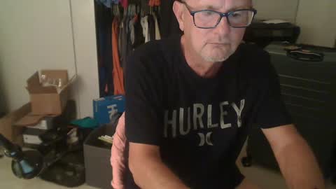 Snapshot of troffer1020 chatting on December 18, 2024, 2:53 am Troffer online show from December 18, 2024, 2:53 am