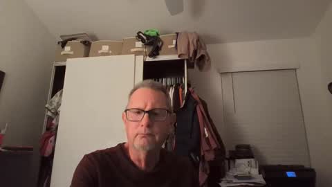 Snapshot of troffer1020 chatting on February 5, 2025, 12:20 am Troffer online show from February 5, 2025, 12:20 am