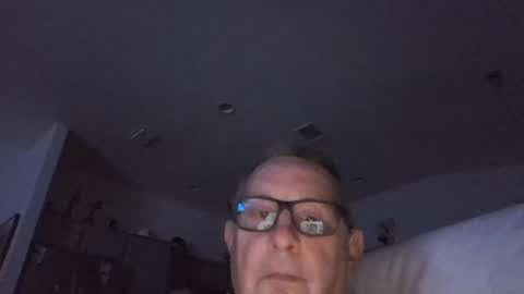 Snapshot of troffer1020 chatting on February 7, 2025, 4:27 am Troffer online show from February 7, 2025, 4:27 am