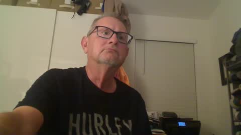 Snapshot of troffer1020 chatting on February 26, 2025, 1:00 am Troffer online show from February 26, 2025, 1:00 am