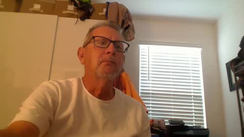 Snapshot of troffer1020 chatting on March 4, 2025, 11:00 pm Troffer online show from March 4, 2025, 11:00 pm