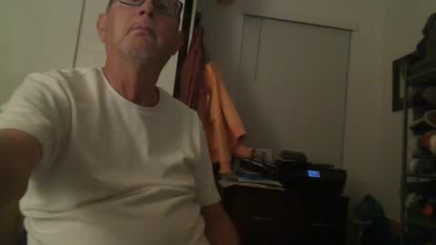 Snapshot of troffer1020 chatting on March 5, 2025, 6:01 am Troffer online show from March 5, 2025, 6:01 am