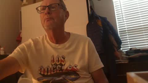 Snapshot of troffer1020 chatting on September 18, 2025, 10:12 pm Troffer online show from September 18, 2025, 10:12 pm