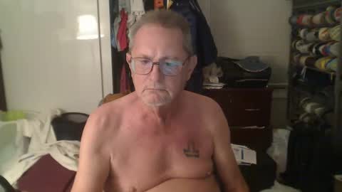 Snapshot of troffer1020 chatting on December 3, 2025, 2:52 am Troffer online show from December 3, 2025, 2:52 am