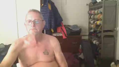 Snapshot of troffer1020 chatting on February 4, 2026, 12:49 am Troffer online show from February 4, 2026, 12:49 am