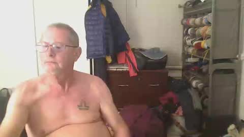 Snapshot of troffer1020 chatting on February 10, 2026, 1:21 am Troffer online show from February 10, 2026, 1:21 am