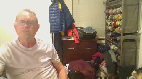 Snapshot of troffer1020 chatting on February 13, 2026, 3:35 am Troffer online show from February 13, 2026, 3:35 am