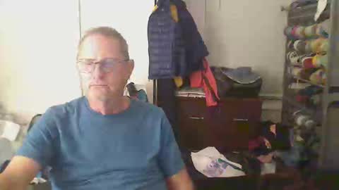Snapshot of troffer1020 chatting on February 17, 2026, 12:51 am Troffer online show from February 17, 2026, 12:51 am