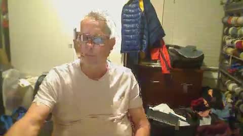 Snapshot of troffer1020 chatting on February 19, 2026, 1:56 am Troffer online show from February 19, 2026, 1:56 am