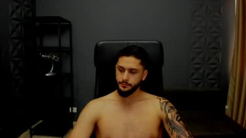 Snapshot of troywade chatting on August 1, 2026, 4:23 am TroyWade online show from August 1, 2026, 4:23 am