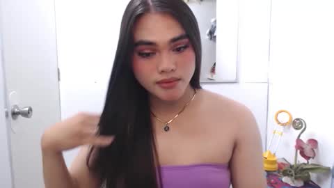 ts_lovelicious online show from October 17, 2025, 4:37 am