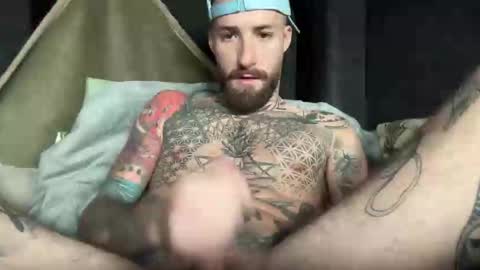 Tuhands online show from November 22, 2025, 1:32 pm