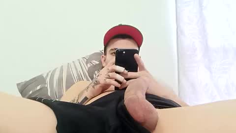 tupollaquerida3 online show from March 3, 2026, 9:42 pm
