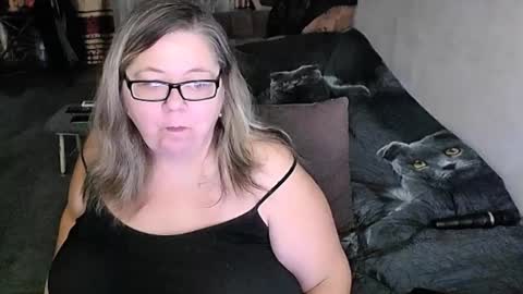 Lana online show from February 19, 2026, 11:45 pm