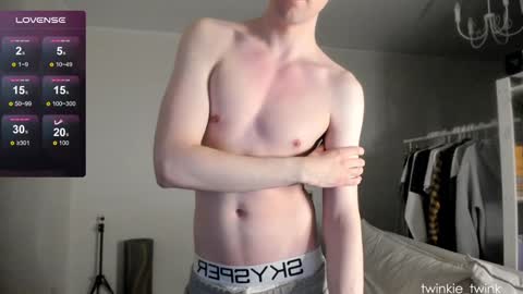 Snapshot of twinkie_twink chatting on December 21, 2024, 1:36 am Andy online show from December 21, 2024, 1:36 am