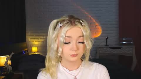 Snapshot of twinklefluff chatting on September 10, 2025, 2:06 pm twinklefluff online show from September 10, 2025, 2:06 pm