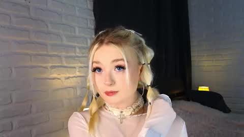 Snapshot of twinklefluff chatting on October 9, 2025, 4:05 pm twinklefluff online show from October 9, 2025, 4:05 pm