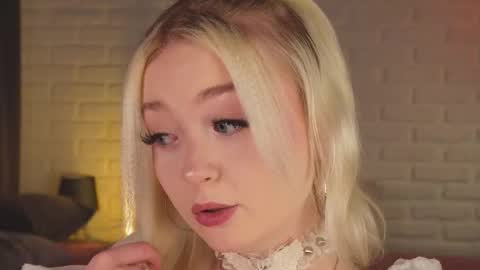 Snapshot of twinklefluff chatting on October 17, 2025, 4:09 pm twinklefluff online show from October 17, 2025, 4:09 pm