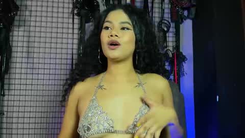 Clio  Tadeo online show from February 9, 2025, 9:39 pm