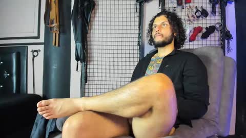 Clio  Tadeo online show from February 23, 2025, 9:05 pm