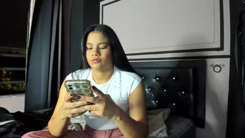 Clio  Tadeo online show from November 10, 2025, 12:31 am