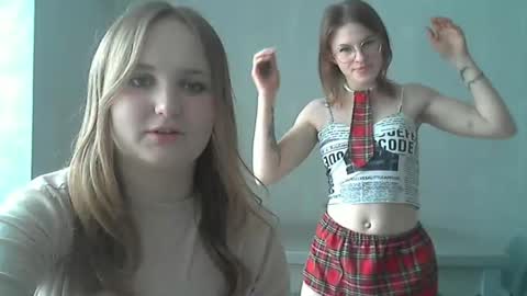 Lina and Katia online show from April 7, 2026, 11:10 am