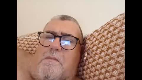 twohats2810 online show from November 30, 2025, 10:03 pm