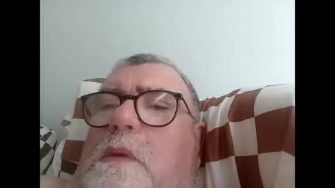 Snapshot of twohats2810 chatting on May 24, 2026, 9:03 am twohats2810 online show from May 24, 2026, 9:03 am