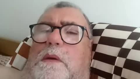 Snapshot of twohats2810 chatting on June 21, 2026, 7:33 am twohats2810 online show from June 21, 2026, 7:33 am