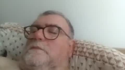 Snapshot of twohats2810 chatting on July 2, 2026, 10:32 am twohats2810 online show from July 2, 2026, 10:32 am
