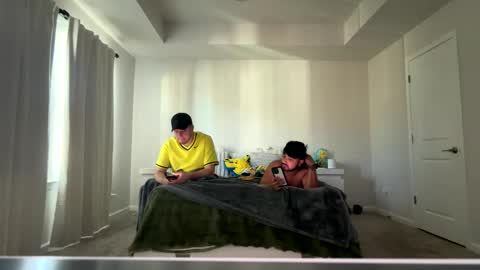 twolatinsmen online show from November 23, 2025, 6:52 pm