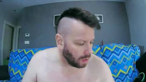 Snapshot of txan9876 chatting on October 19, 2025, 8:59 am Txan Chan online show from October 19, 2025, 8:59 am