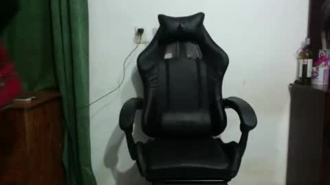 Snapshot of txina chatting on December 22, 2025, 1:35 am Xina Lane online show from December 22, 2025, 1:35 am