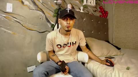 tyl3r_coop3r online show from September 20, 2025, 4:02 am