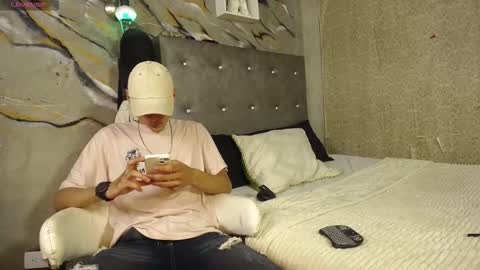 tyl3r_coop3r online show from November 2, 2025, 3:20 am