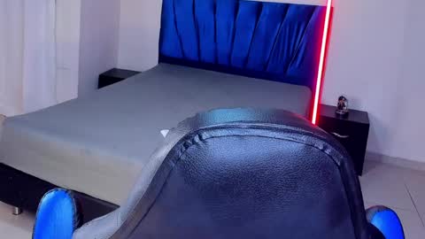 tyler_bell_ online show from April 7, 2026, 3:07 am