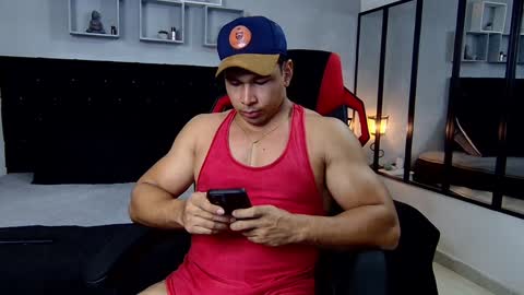 tyler_hank1 online show from January 27, 2025, 11:22 pm