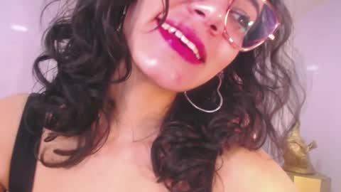 Snapshot of tyna_ch chatting on January 4, 2025, 10:24 pm TYNA online show from January 4, 2025, 10:24 pm