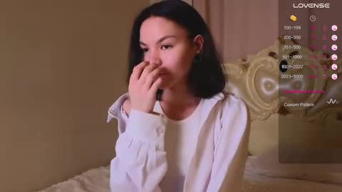 Lili online show from March 8, 2025, 7:42 pm