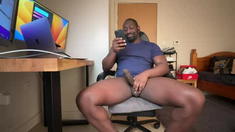 Snapshot of ukchocolate chatting on April 25, 2026, 9:56 am UKchocolate- FREE OFlinks in bio - online show from April 25, 2026, 9:56 am