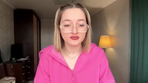 Snapshot of ulavisounnaraj chatting on November 17, 2025, 10:43 am Emily online show from November 17, 2025, 10:43 am